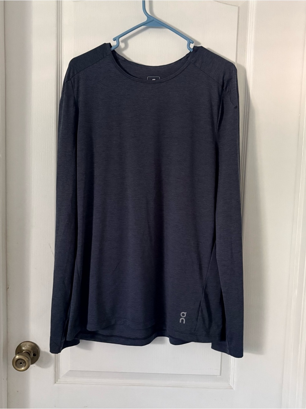 On Running Men's Long-Sleeve Crew in Charcoal